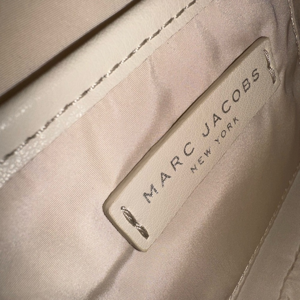 Marc Jacobs White Crossbody Bag with Silver Logo - Picture 5 of 6